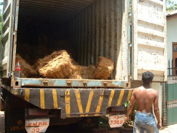 Loading of bristle fibre container